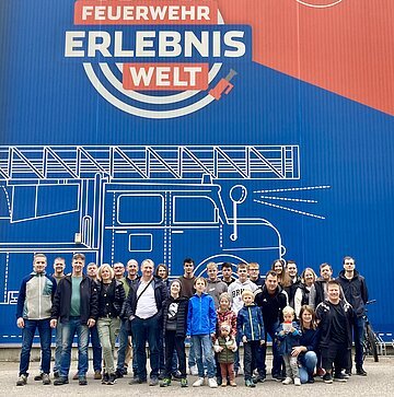 Feuerwehrausflug 2025 Gruppenbild vom Feuerwehrausflug 2025 vor der Feuerwehrerlebniswelt