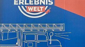 Gruppenbild vom Feuerwehrausflug 2025 vor der Feuerwehrerlebniswelt