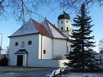 Kath. Filialkirche St. Alban Katholische Filialkirche St. Alba mit Schneedach